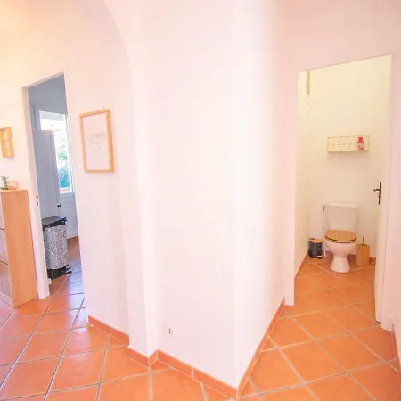 Rdc Ac Terrasse 8 Pers Apartment Frejus