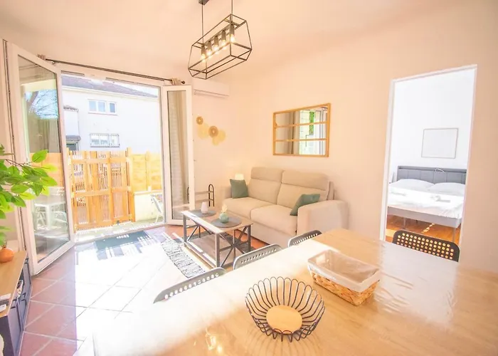 Rdc, Ac, Terrasse, 8 Pers Appartement