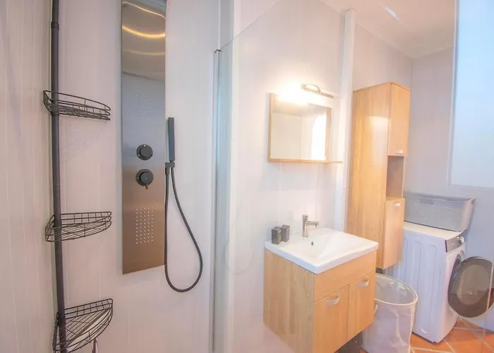 Rdc, Ac, Terrasse, 8 Pers Appartement *